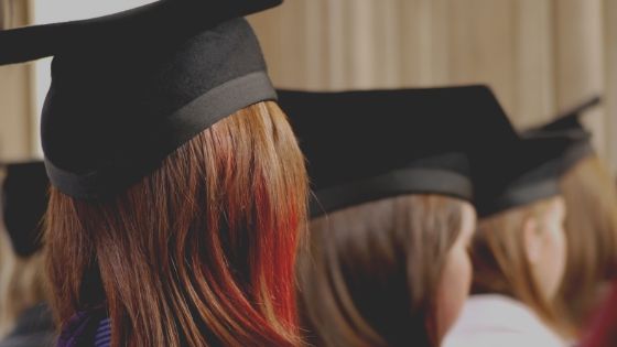 É legal a exigência de diploma para o curso de formação?